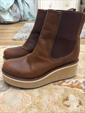 Platform Chelsea Ankle Boots in Cognac Brown